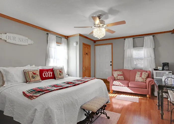 Hatchery House Bed & Breakfast